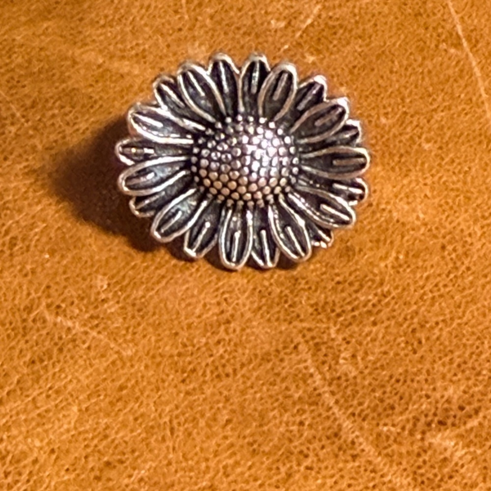 Sterling-Style Silver Sunflower Ring — Women's Floral Fashion Ring